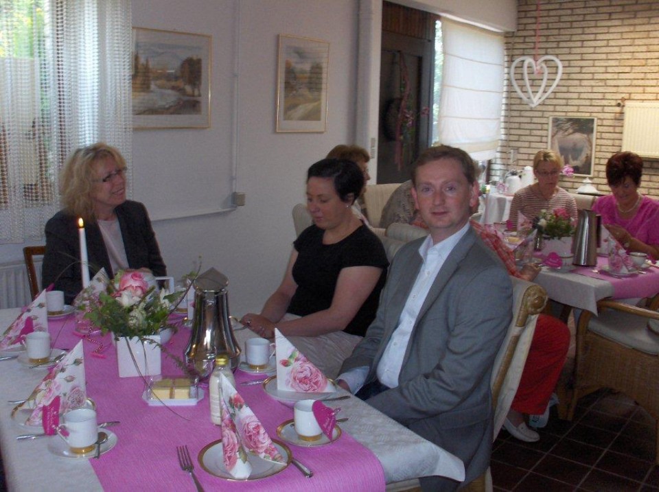 Gäste der Veranstaltung: v.l. Monika Jäger, Stefanie Dullweber (beide MT), Björn Horstmeier (Bürgermeisterkandidat in Hille)