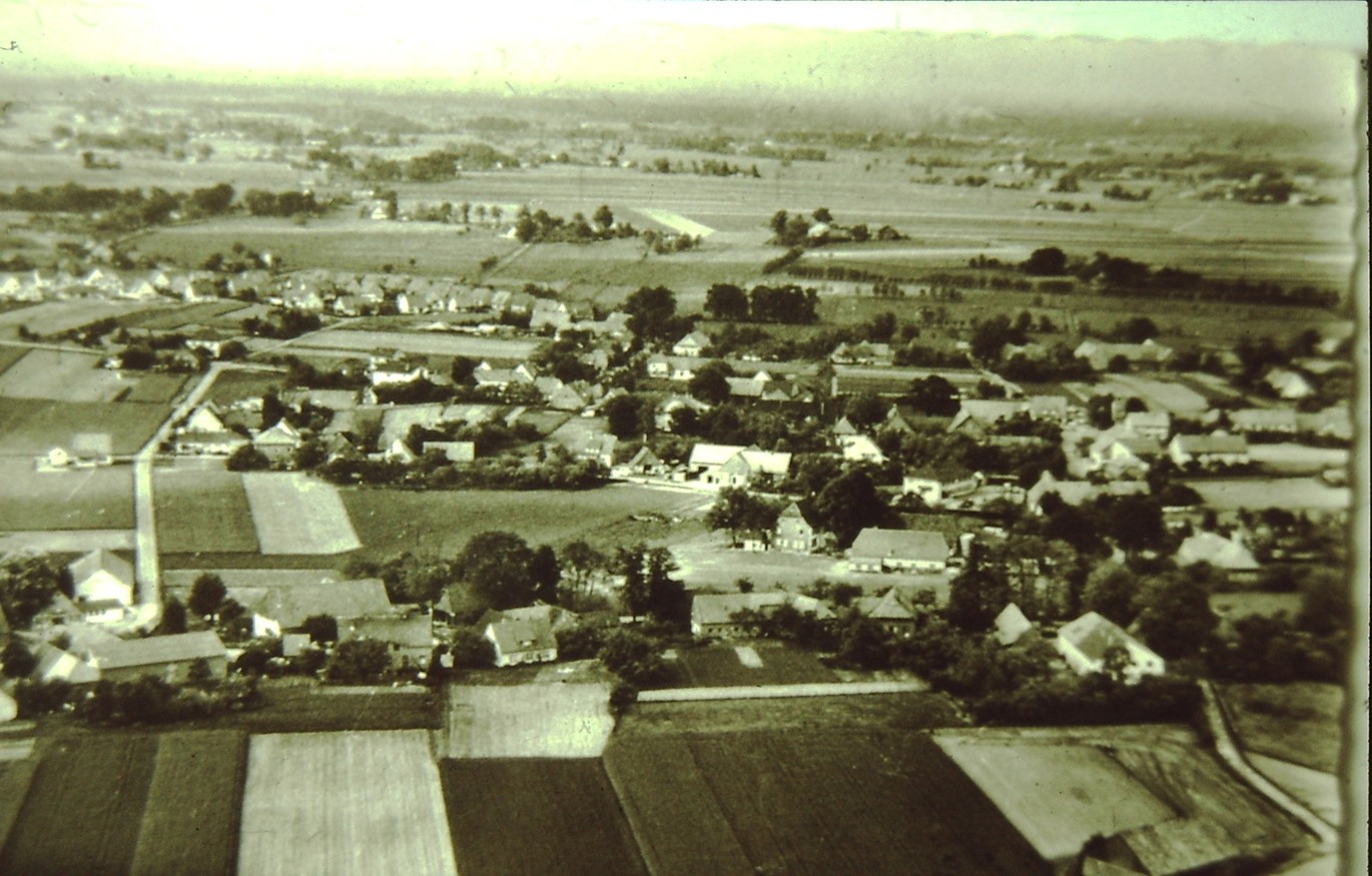 Luftaufnahme Hille in nrdlicher Richtung, um 1960
